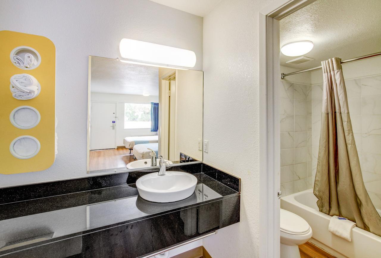 Motel 6 Waco - Lacy Lakeview Bellmead Eksteriør bilde