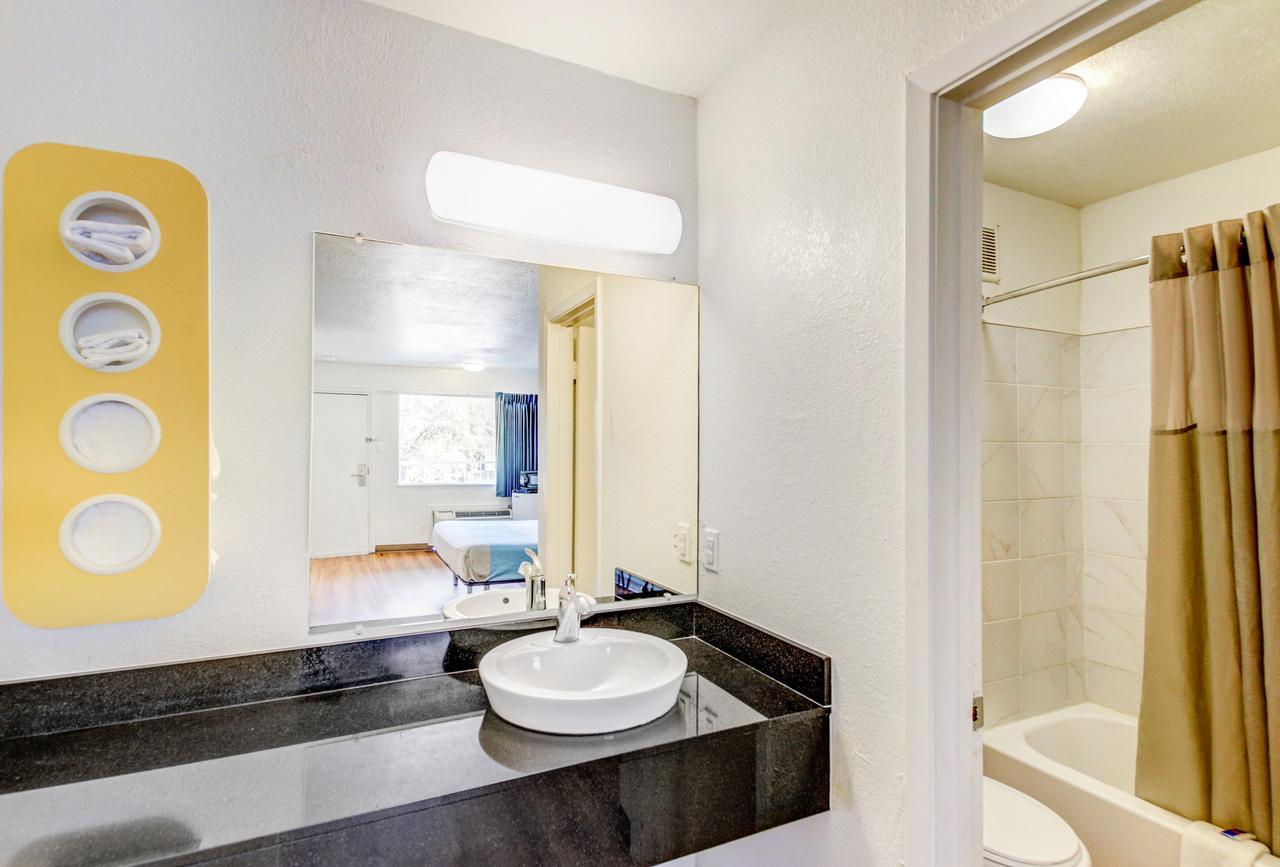 Motel 6 Waco - Lacy Lakeview Bellmead Eksteriør bilde